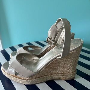 Sandy Guess Wedges 👡